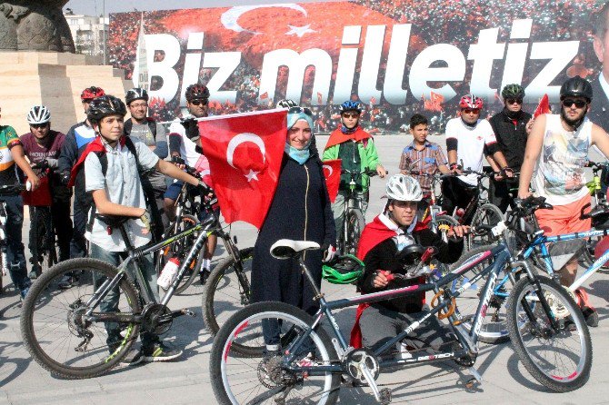 “Türkiye İçin Bayrak Salla” Sloganıyla Pedal Çevirdiler