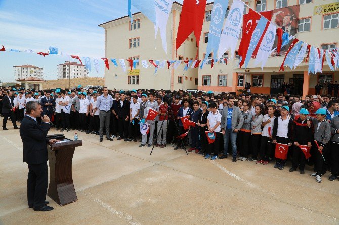 Şahinbey Belediyesinden Okullara Yeni Halı Saha