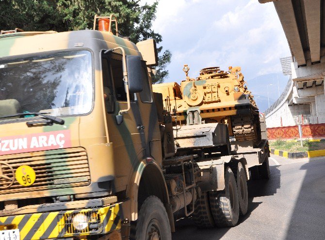 İslahiye’de Bulunan Tanklar Sınır Bölgesine Sevk Edildi