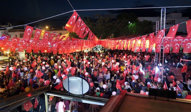 Cumhuriyet Coşkusu Fener Alayıyla İlçeleri Sardı