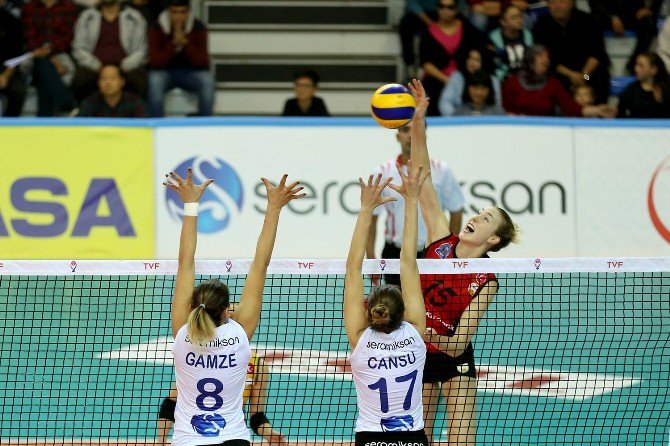 Vakıfbank Lige Galibiyetle Başladı