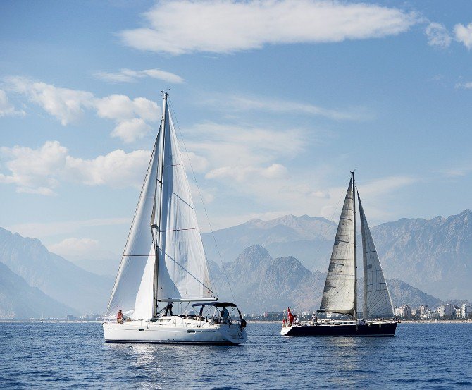 Antalya’da Yelkenler Cumhuriyet Kupası İçin Açıldı