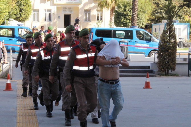 Antalya’da Fuhuş Operasyonu: 2’si Kadın 9 Gözaltı, 30 Sınırdışı