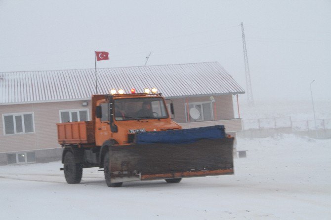 Ardahan’da Yüksek Kesimlerde Kar Yağışı