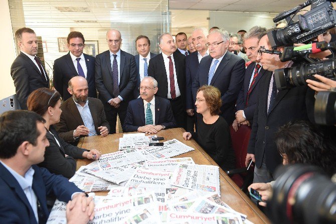 Chp Genel Başkanı Kılıçdaroğlu Cumhuriyet Gazetesini Ziyaret Etti