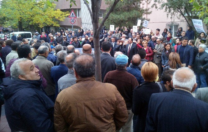 Chp’lilerden Cumhuriyet Gazetesi Önünde Protesto