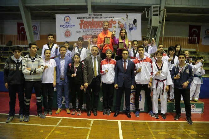 15 Temmuz Demokrasi Şehitleri Anma Taekwondo Turnuvası Sona Erdi