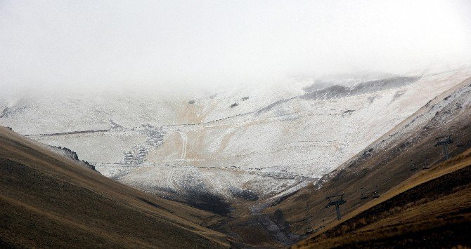 Erzurum’da Yüksek Kesimlerde Kar Yağışı