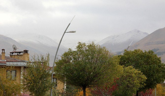 Erzurum’da Yüksek Kesimlerde Kar Yağışı