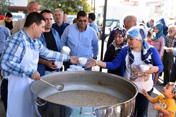 Tütüncü’den Aşure İkramı