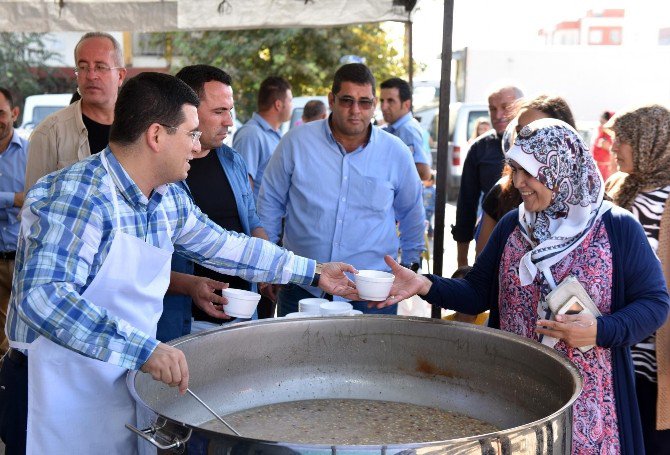 Tütüncü’den Aşure İkramı