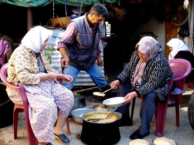 Komşuların Pekmez Köpüğü Dayanışması