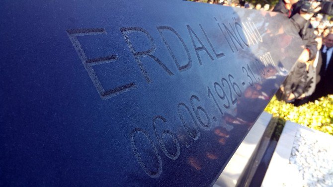 Erdal İnönü Ölümünün 9. Yılında Mezarı Başında Anıldı