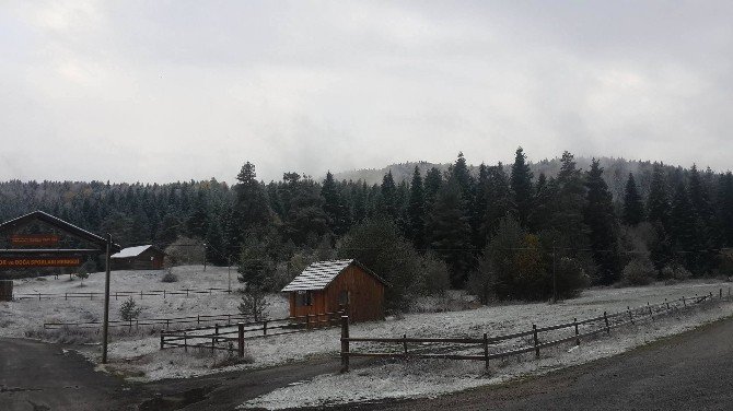 Suğla Yaylasına Yılın İlk Karı Düştü