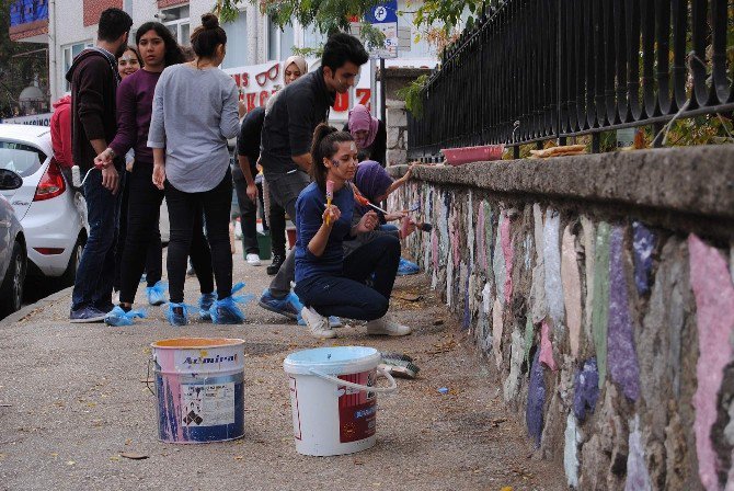 Üniversiteli Gençlerden, İlkokula Renkli Katkı