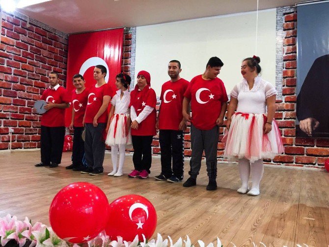 Yeşil Düzce Eğitim Okulu’dan Cumhuriyete Anlamlı Kutlama