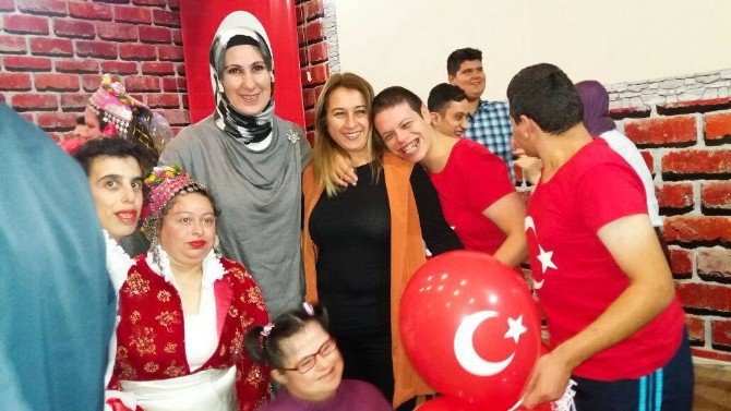 Yeşil Düzce Eğitim Okulu’dan Cumhuriyete Anlamlı Kutlama