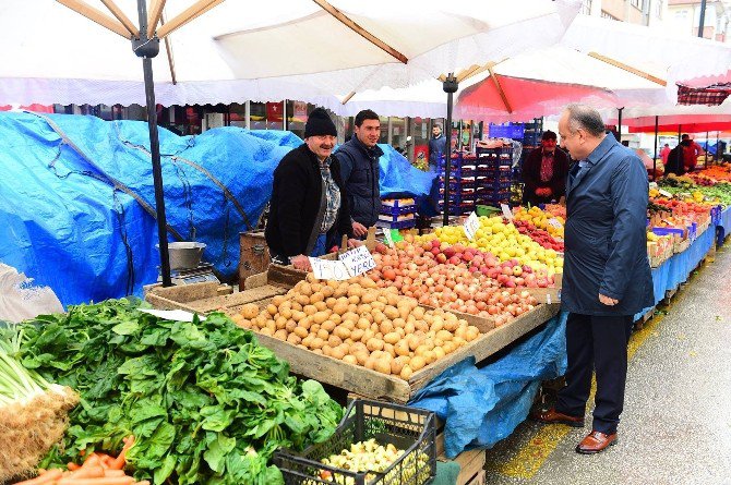 Başkan Babaş, Pazarda Vatandaşlarla Bir Araya Geldi