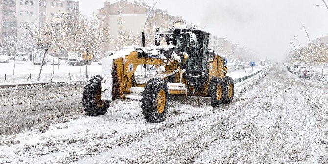 Büyükşehir’in Kar Timleri İş Başında