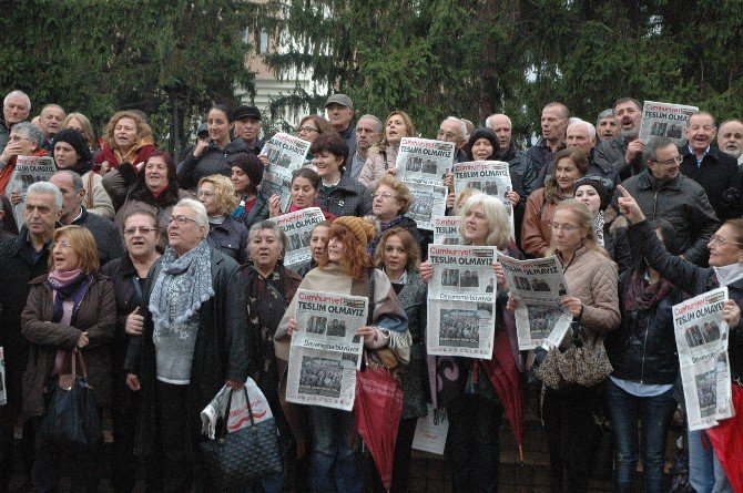 Chp’lilerden ‘Cumhuriyet Gazetesi’ Protestosu