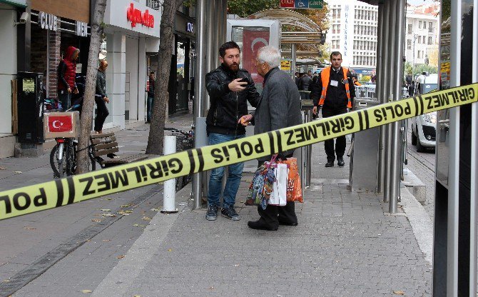 Üzerinde Türk Bayrağı Bulunan Şüpheli Paket Kenti Karıştırdı