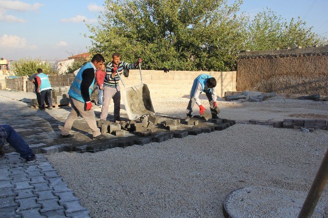 Eyyübiye’de Yol Yapım Çalışmaları Sürüyor