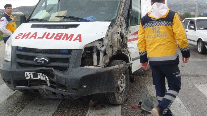 Hatay’da Ambulans Kaza Yaptı