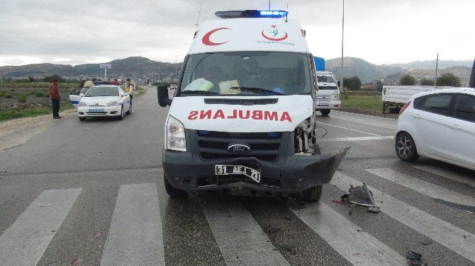 Hatay’da Ambulans Kaza Yaptı