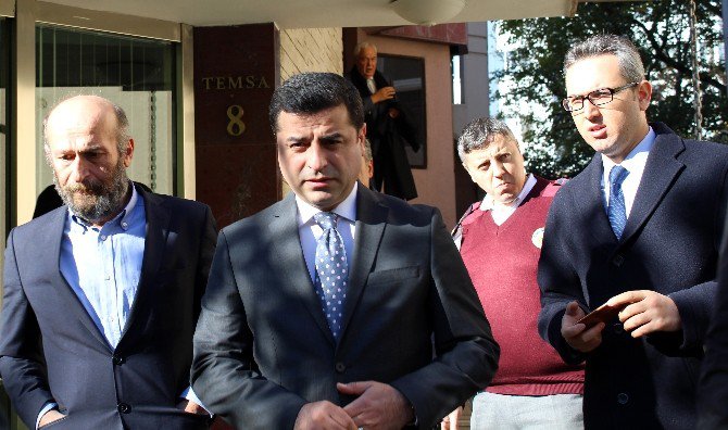 Demirtaş’tan Cumhuriyet Gazetesine Destek