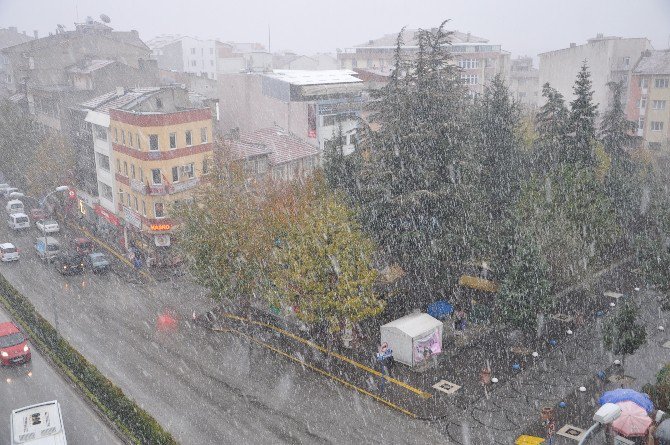 Bozüyük’e Kar Yağışı Yüksek Kesimlerin Ardından Şehir Merkezinde De Etkili Oldu