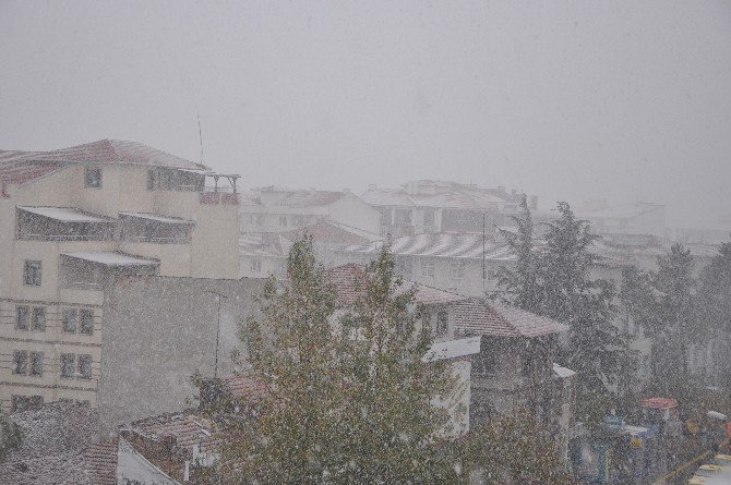 Bozüyük’e Kar Yağışı Yüksek Kesimlerin Ardından Şehir Merkezinde De Etkili Oldu