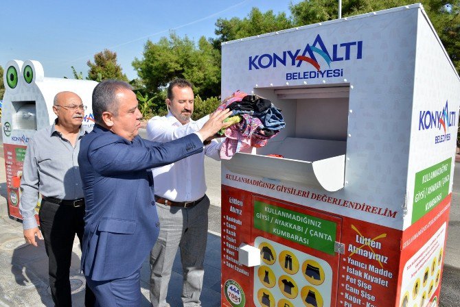 Konyaaltı Belediyesi’nden “Giymiyorsan Giydir” Projesi