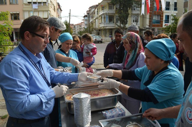 Hastane Yönetiminden Vatandaşlara Aşure İkramı