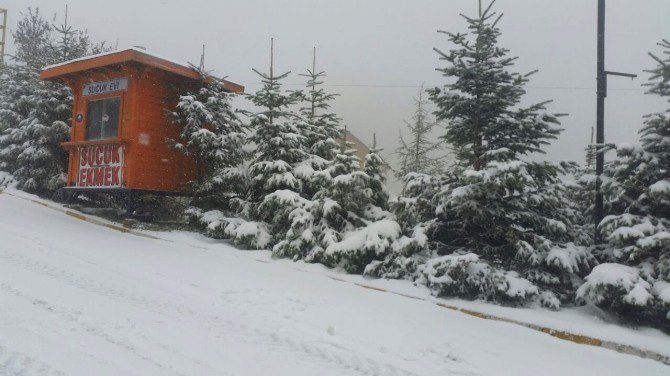 Kartepe’de Kar Kalındığı 15 Santime Ulaştı