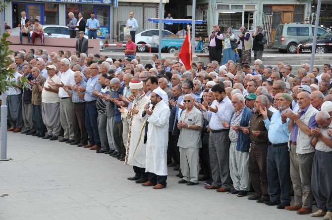 Tarsus’ta Hz. Danyal Meydanı’nda Yağmur Duası