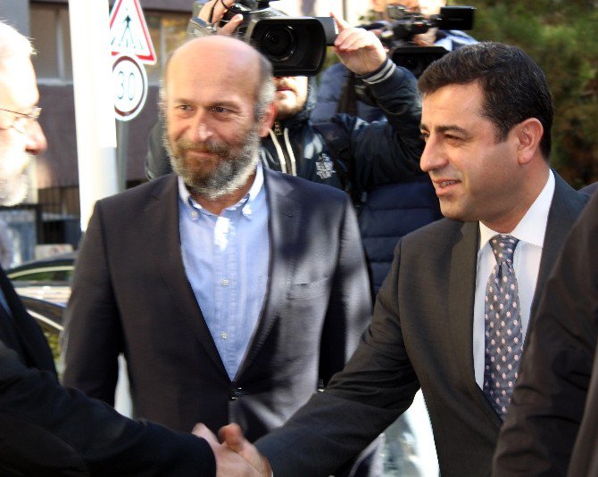 Demirtaş’tan Cumhuriyet Gazetesine Destek