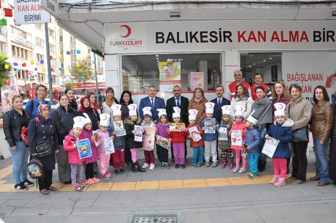 Anaokulu Öğrencileri Kızılay Kan Merkezini Ziyaret Etti