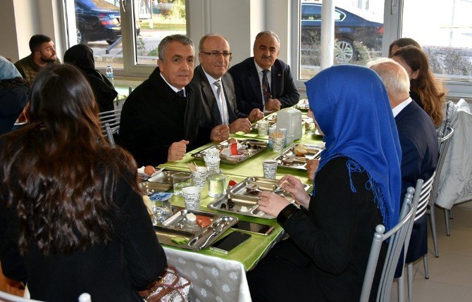 Omü’de Öğrenciye 2 Tl’ye Kahvaltı