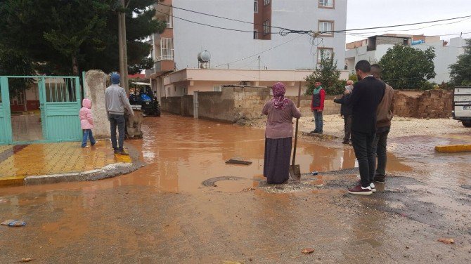 Suruç’ta Yağmur Beraberinde Sel Getirdi