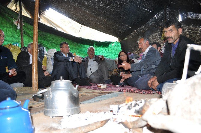 Silifke Belediyesi Sarıkeçili Yörüklerinin Yolunu Yaptı