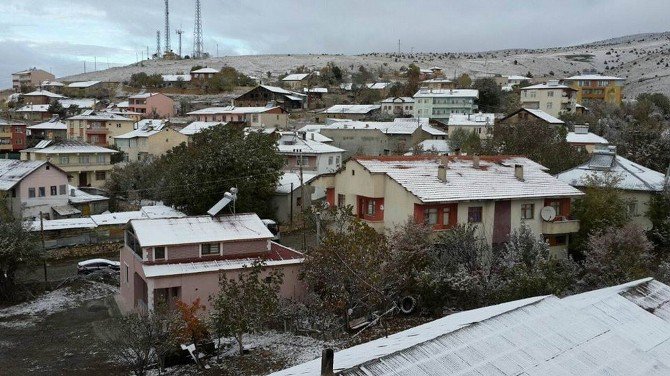 Gölova’da Mevsimin İlk Karı Yağdı