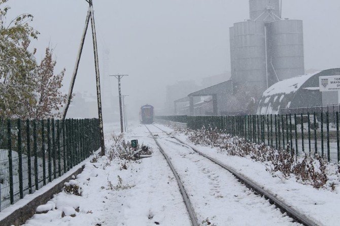 Horasan’da Tren Otomobili Biçti