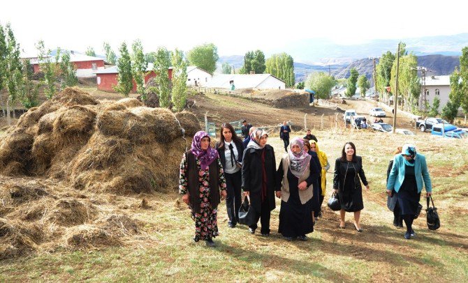 Vali Azizoğlu’nun Eşinden Şehit Ailesine Ziyaret