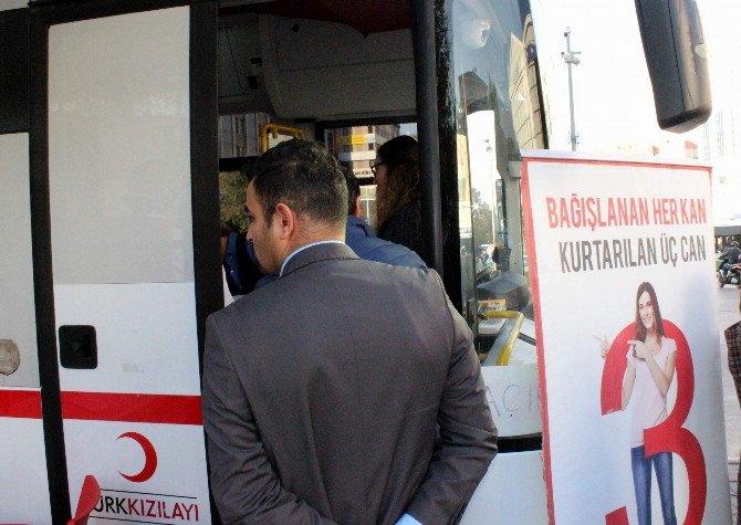 Ak Partililer Kan Bağışladı