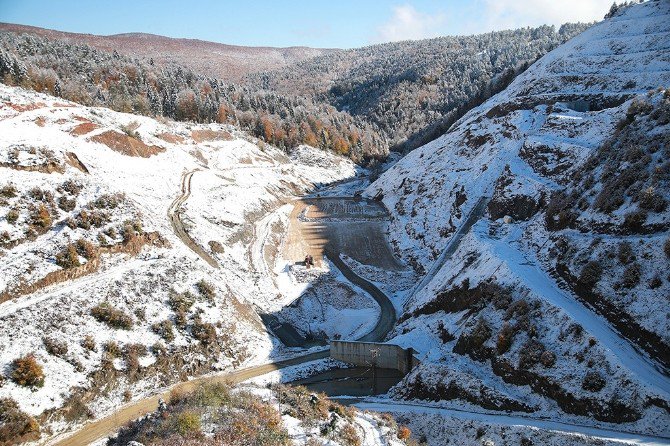 Akçay Barajında Kara Rağmen Çalışmalar Sürüyor