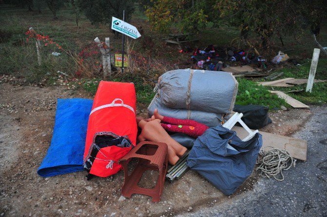 Minibüs İle Otomobil Kafa Kafaya Çarpıştı: 1’i Ağır 3 Yaralı