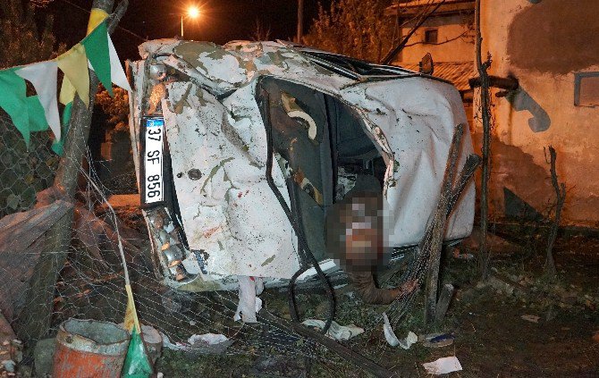 Kastamonu’da Otomobil Evin Bahçesine Uçtu: 2 Ölü, 4 Yaralı