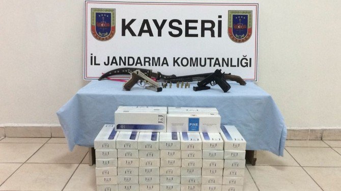 Jandarma’dan Kaçak Sigara Ve Silah Operasyonu