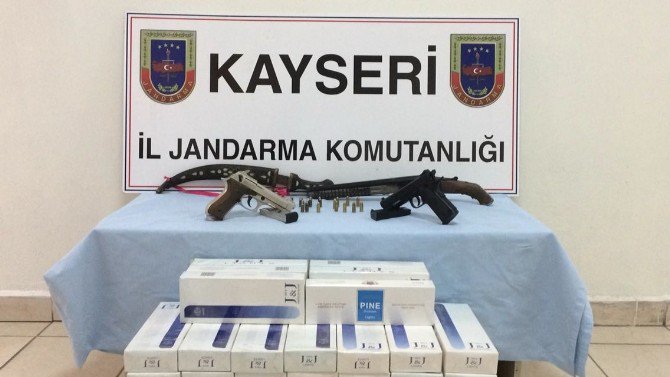 Jandarma’dan Kaçak Sigara Ve Silah Operasyonu