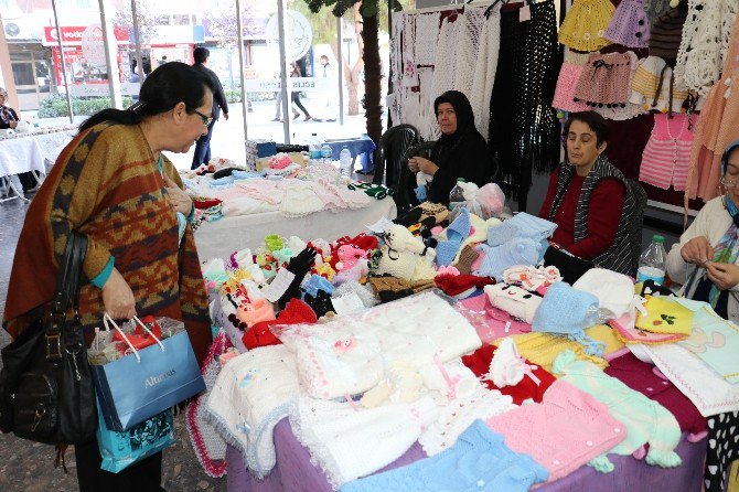 Manisa’da ’Hanımeli Pazarı’ Açıldı